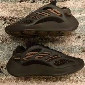 Yeezy | Shoes | Yeezy 70 V3 Clay Brown Worn Twice Like New  display picture 2